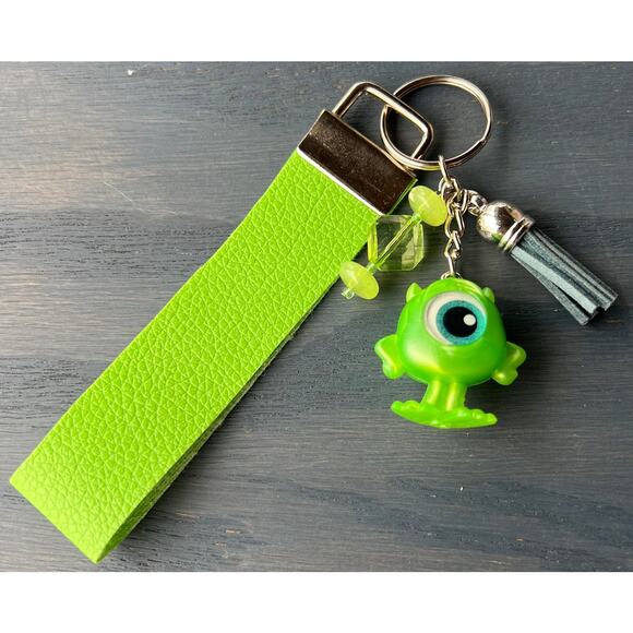 Disney Doorable Mike Wazowski Monsters Inc Keychain New - Picture 2 of 3